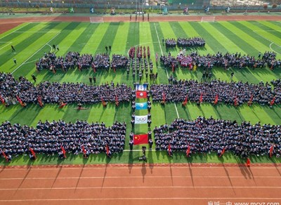 青春正当时　 奋斗永不止　　 ——麻城一中第十一届体育科技艺术节隆重举行