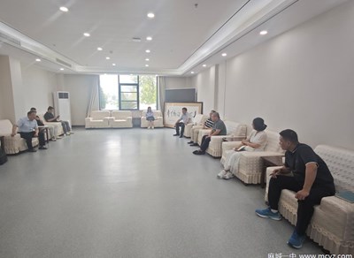 原阳一高教育同仁到访麻城一中，共探精细化管理新路径