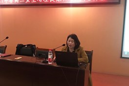 高二年级举行女生心理健康辅导专题讲座